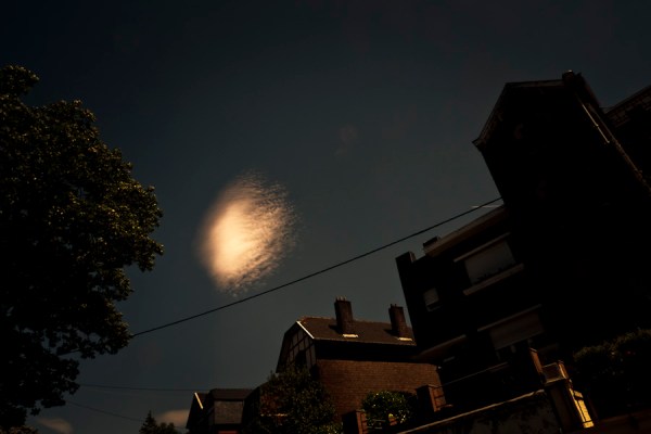 Nuage ou OVNI au-dessus de Liège (Photo : Gilderic)