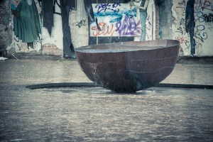 Pluie d'éte (Place Saint- Etienne, Liège) - Photo : Gilderic