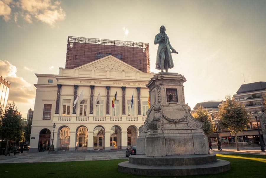 Opéra de Wallonie rénové et statue de Grétry (Photo : Gilderic)