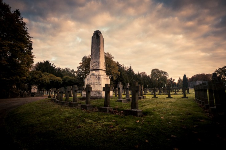 Autumn Fantasy : lever de soleil au cimetière (Robermont) - Photo : Gilderic