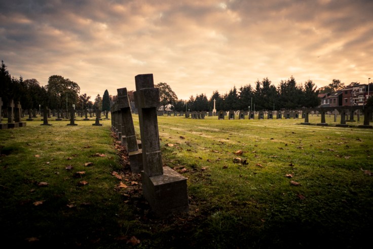 Autumn Fantasy : lever de soleil au cimetière (Robermont) - Photo : Gilderic