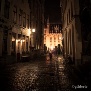 Mystery in the Alley (Bruges, Belgique) - Photo : Gilderic