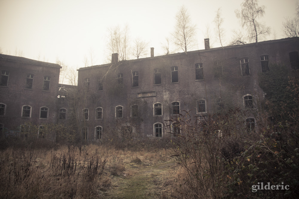 Fort de la chartreuse, Liège, dans la brume - Photo : Gilderic