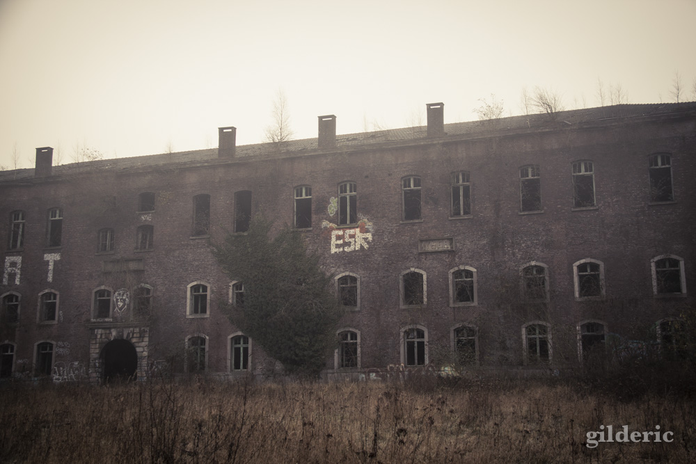 Fort de la chartreuse, Liège, dans la brume - Photo : Gilderic