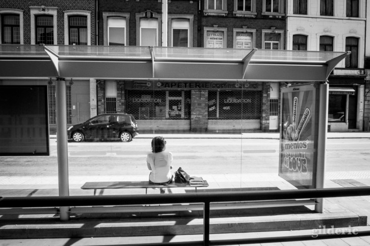 En attendant le bus (Liège,Médiacité) - Photo : Gilderic