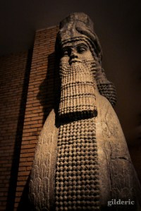 Statue colossale de Lion ailé assyrien