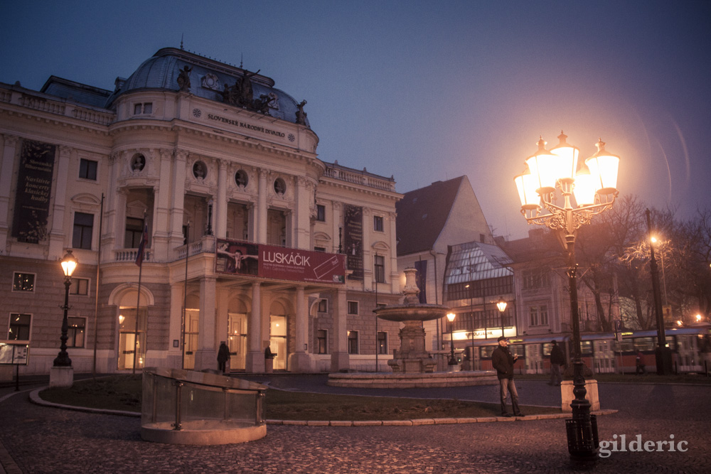 L'hôtel national de Bratislava à Noël