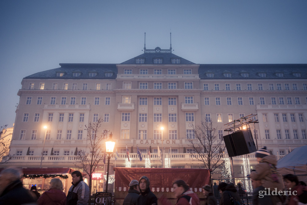 L'hôtel Carlton et le marché de Noël de Bratislava - Photo de Gilderic