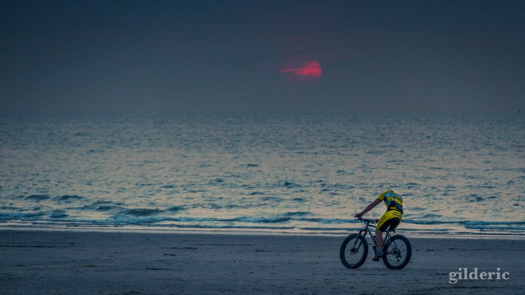 Vélo et coucher de soleil - Blankenberge - Photo : Gilderic