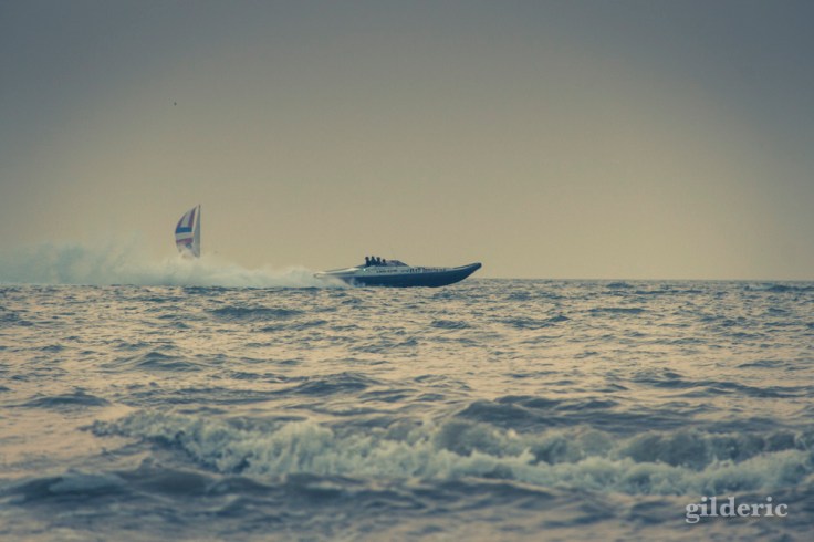Hors-bord à toute vitesse - Blankenberge - Photo : Gilderic