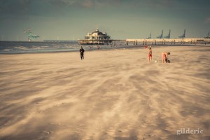 Du vent sur la plage (Blankenberge, Belgique) - Photo : Gilderic
