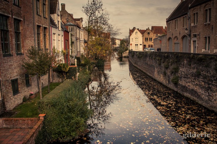 Reflets d'automne sur les canaux de Bruges