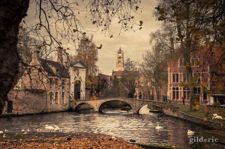 Bruges : le lac d'amour du Minnewater et son pont légendaire
