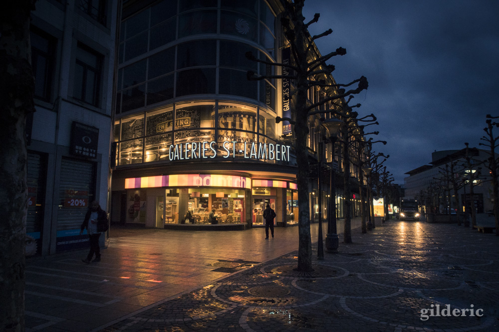 La Place Saint-Lambert dans la nuit