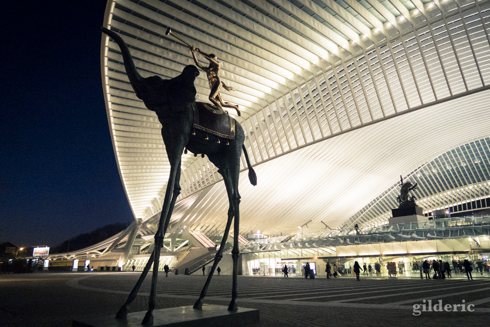 Statue de Dali à la gare de Liège-Guillemins
