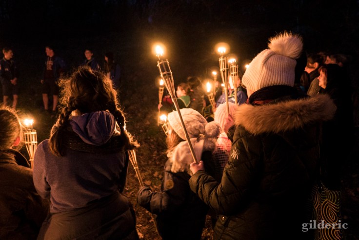 Marche au flambeaux des scouts à la Chartreuse (Liège)