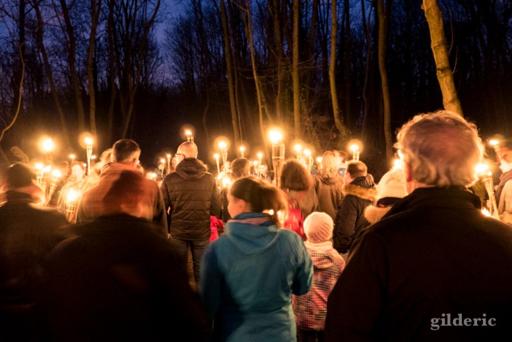 Marche au flambeaux des scouts à la Chartreuse (Liège)