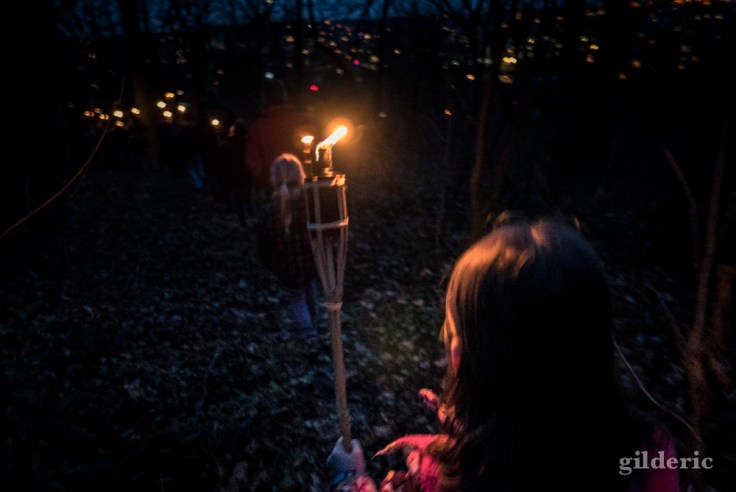 Marche au flambeaux des scouts à la Chartreuse (Liège)