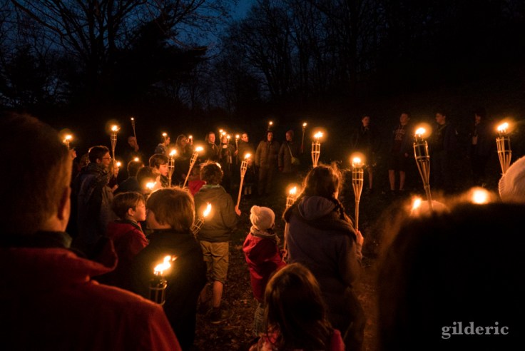 Marche au flambeaux des scouts à la Chartreuse (Liège)
