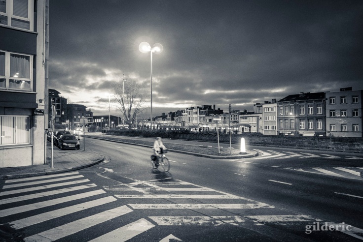 Le matin, la ville appartient aux cyclistes... (Liège)