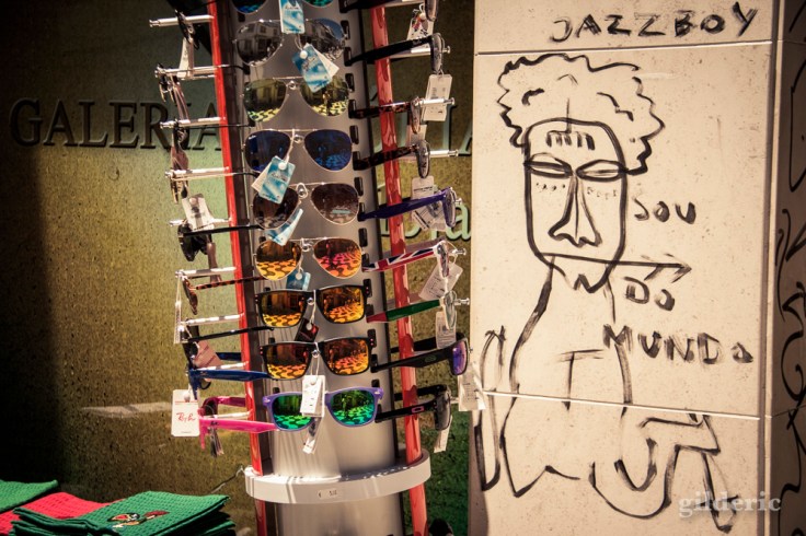 Street art et lunettes de soleil