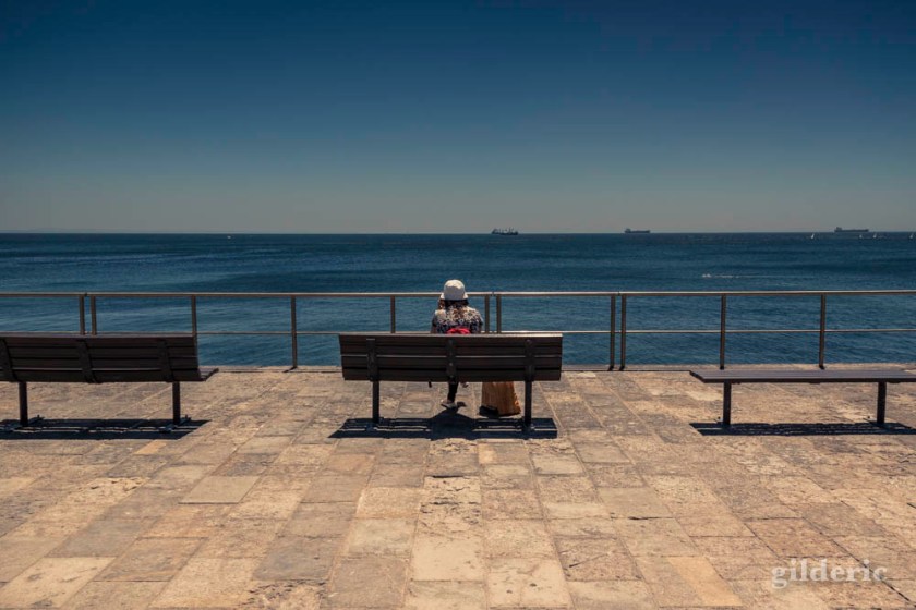 Seule face à la mer (Cascais, Portugal)