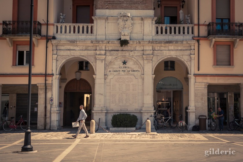 Monuments aux morts (Place des 3 martyrs) à Rimini