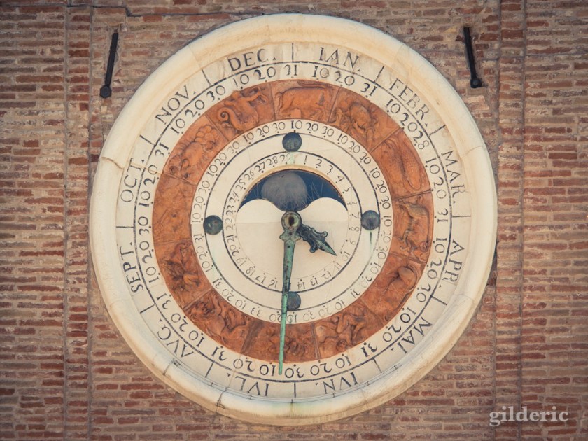 Horloge astronomique, Place des 3 Martyrs à Rimini