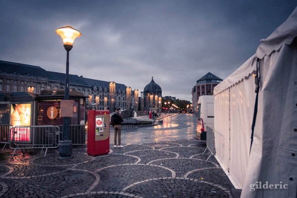 Petit matin pluvieux, Place Saint-Lambert