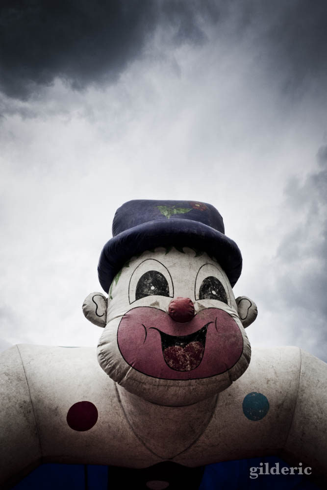Le clown flippant (ballon gonflable)