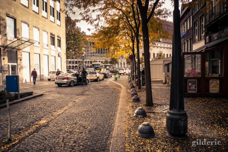 Ambiance d'automne... (photo de rue à Liège)