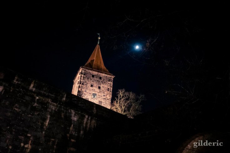 Le château de Nuremberg (sous la lune)