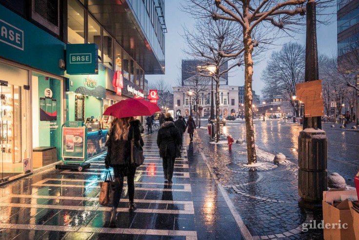 Scène de rue sous la neige (Liège)