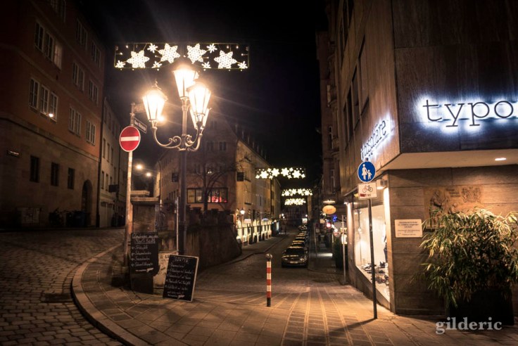 Magasin et lumières de Noël à Nuremberg