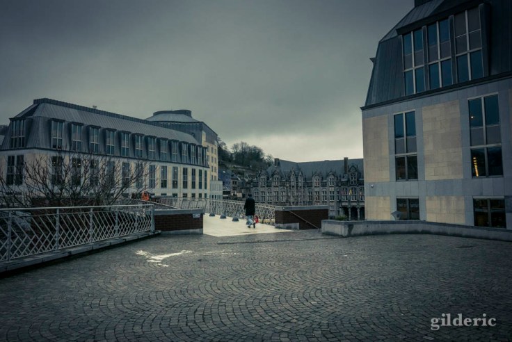 Passerelle de la Principauté sous la pluie (Liège)