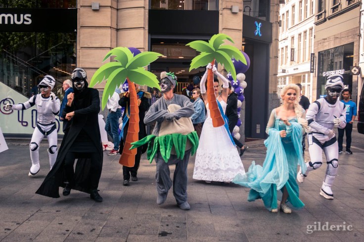 Street show sur le Meir à Anvers : Kylo Ren, Baloo et Elsa