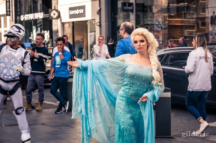 Street show sur le Meir à Anvers : Elsa Reine des Neiges