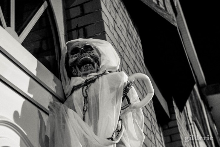 Photographier Halloween : squelettes et décorations de maisons