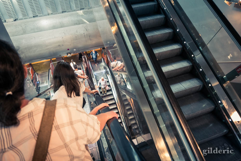 Les escalators de la gare centrale de Napoli Centrale