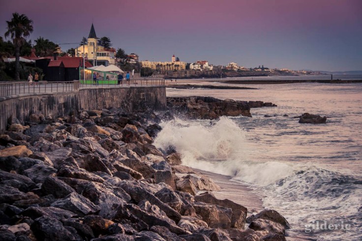 La plage d'Estoril au crépuscule