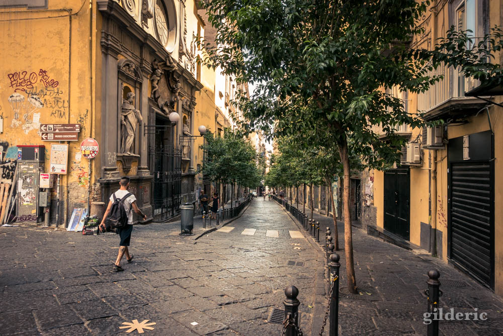 Promeneur solitaire à Naples