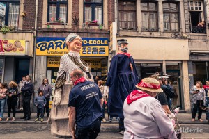 Les géants Tintin et Matante Jeanne au cortège du 15 août