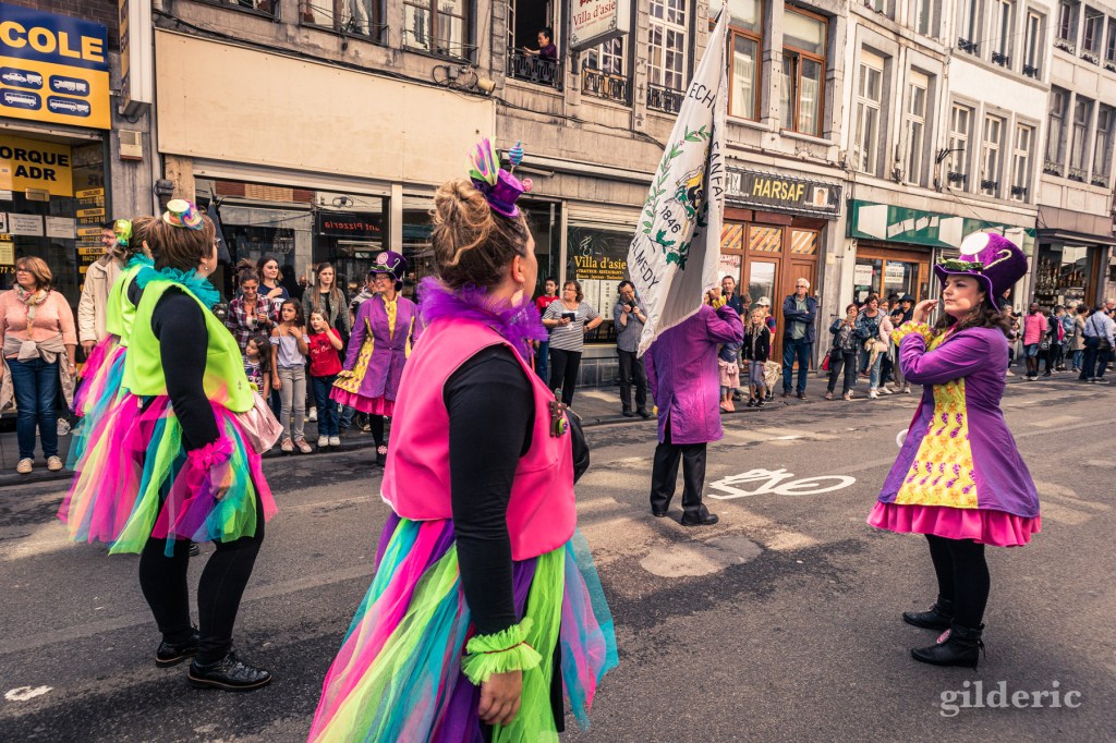 Musiciens et danseurs au cortège du 15 août en Outremeuse