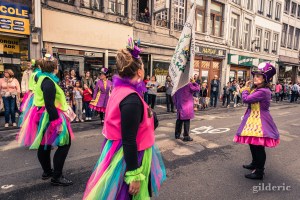 Musiciens et danseurs au cortège du 15 août en Outremeuse