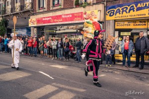 Musiciens et danseurs au cortège du 15 août en Outremeuse