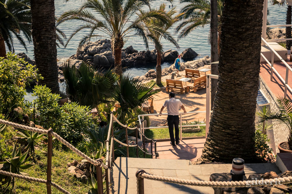 Lloret de Mar : le serveur avant le rush