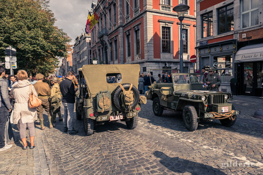 Jeeps devant l'hôtel de ville de Liège (75e anniversaire de la libération)