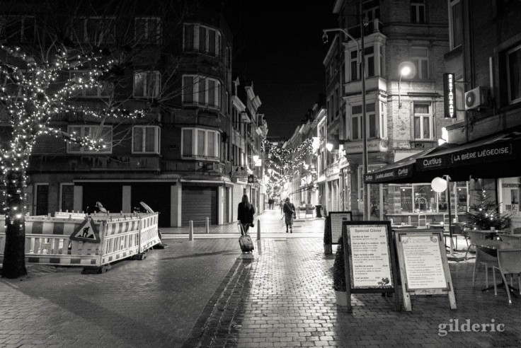 Dark Christmas : street photography en noir et blanc (Liège)