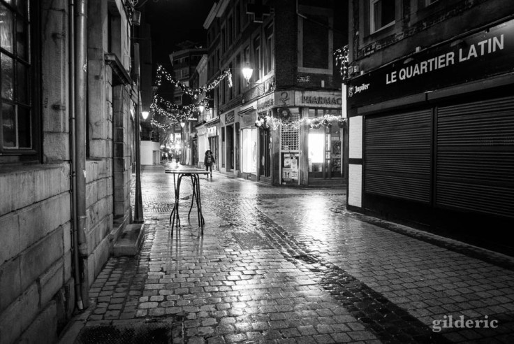 Dark Christmas : street photography en noir et blanc (Liège)
