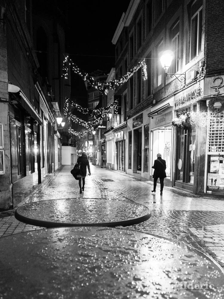 Dark Christmas : street photography en noir et blanc (Liège)